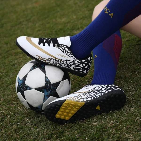 Hed7da594b4904187b66b62abbe4a57cdM.webp Free Shipping Man Football Shoes Indoor Boys Soccer Kids Football Boots Shoes Sports Futsal Futzalki Football Sneakers Soccer Cl