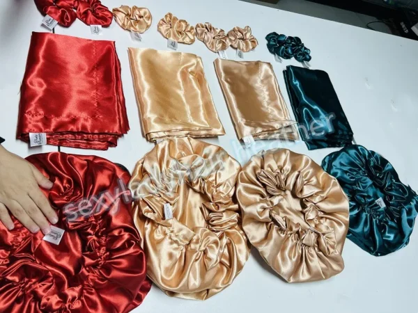 H62d8e6db4f09405c96f2032a49557b495.webp Custom Elegant Bonnet With Personal Logo for Ladies Sleeping Care Button Bonnet Shower Button Hats